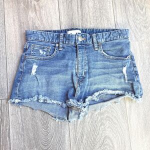 H & M cut off blue denim jeans shorts distressed classic size 4 stretch casual